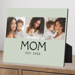 サージグリーンのモダンなタイポグラフィー「Mom Established」デザイン 3枚の写真 フォトプラーク
