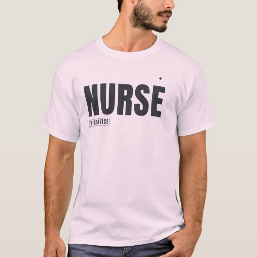 サービシ中の看護師 | モダンな看護のデザイン Tシャツ (正面)