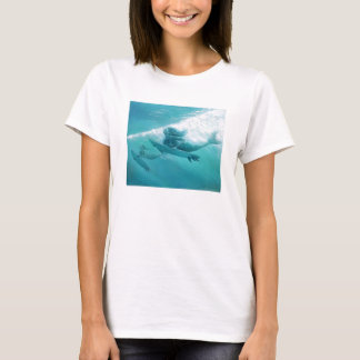 サーフしている人魚 Tシャツ