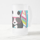 サーフするおもしろいなパンダくまのビーチののらくら者のカッコいいのサングラス フロストグラスビールジョッキ (正面右)