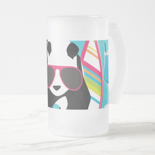 サーフするおもしろいなパンダくまのビーチののらくら者のカッコいいのサングラス フロストグラスビールジョッキ (正面右)