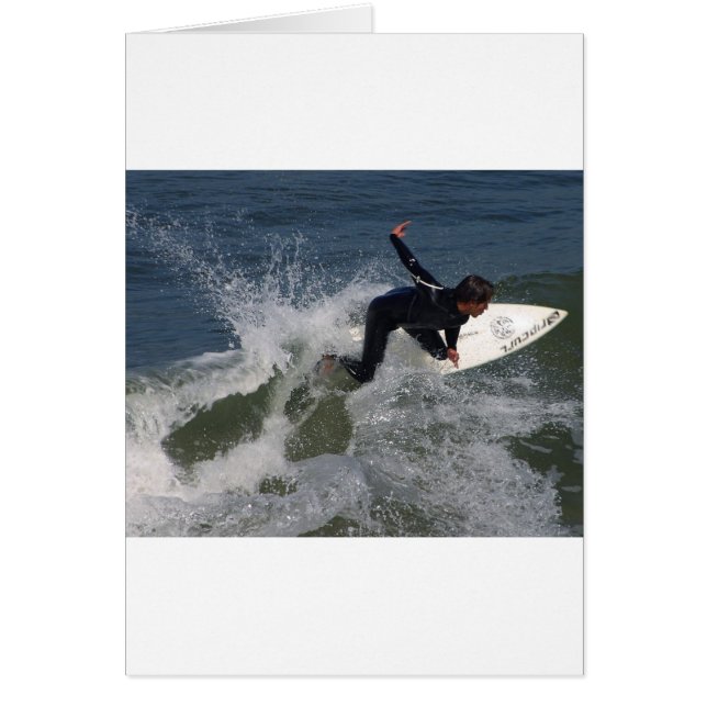 サーフのサーファーの波の海 (正面)