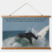 サーファーがサーフに落ちる 吊り下げ型タペストリー (正面)