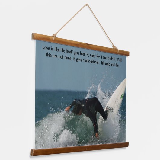 サーファーがサーフに落ちる 吊り下げ型タペストリー (傾斜あり)