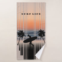 サーファーが夕焼けのビーチに入る | サーフライフ