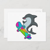 サーファーとしてスケートボードに乗るイルカ ポストカード (正面/裏面)