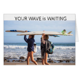 サーファーの女の子の待っていること