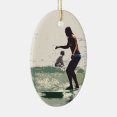 サーファーの女の子の石 セラミックオーナメント (右)