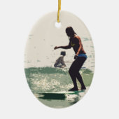 サーファーの女の子の石 セラミックオーナメント (正面)