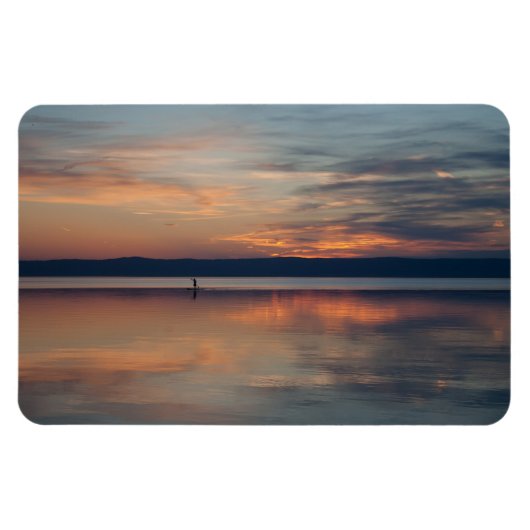 サーファーは岸までボートで漕ぐ マグネット (横)