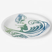 サーファーカッコいいライディングティール（緑がかった色）ブルー海波 ペーパープレート (アングル)