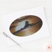 サーファーガールシルエット 楕円形シール (封筒)