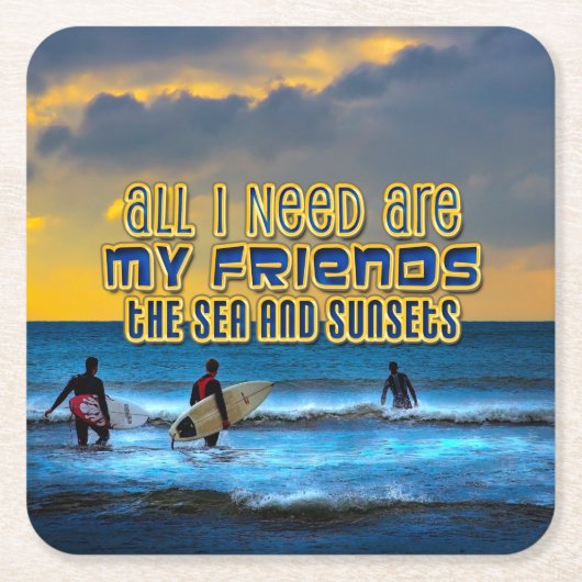 サーファー引用文私が必要なのは私の友人であり、海… スクエアペーパーコースター (正面)