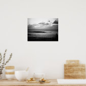 サーファー朝に波をキャッチB&W ポスター (キッチン)