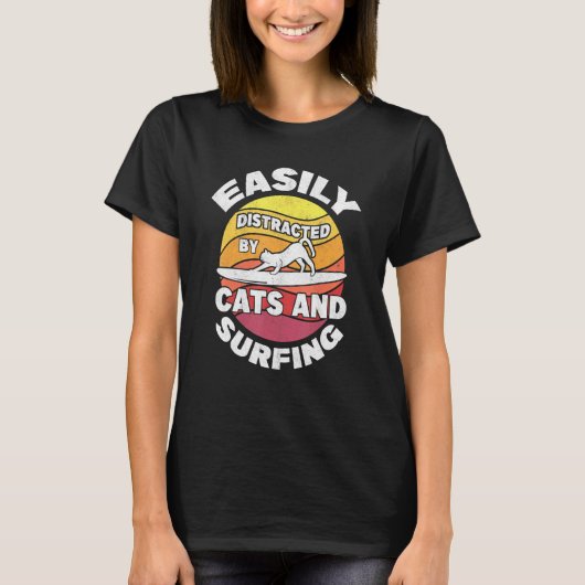 サーファー 女性 サーフィン 子猫 サーファー 猫 サーフィン Tシャツ (正面)