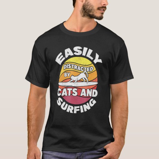 サーファー 女性 サーフィン 子猫 サーファー 猫 サーフィン Tシャツ (正面)