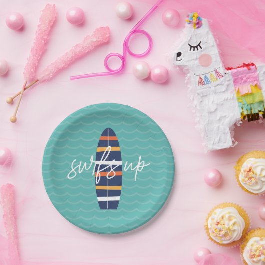 サーフアップサーフボードと波の誕生日パーティー ペーパープレート (パーティー)