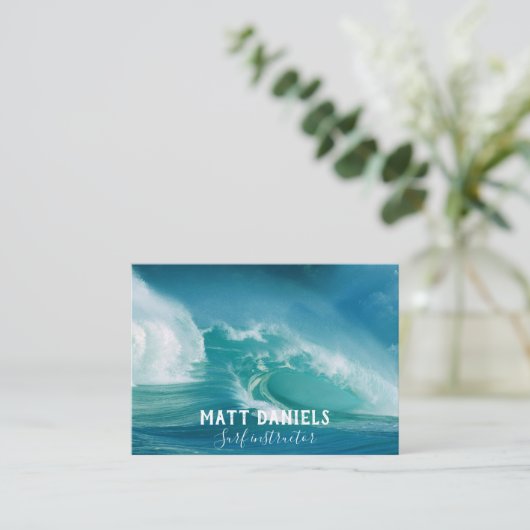 サーフアップ |おもしろいタイポグラフィ&引用文サーフインストラクター 名刺 (スタンド正面)