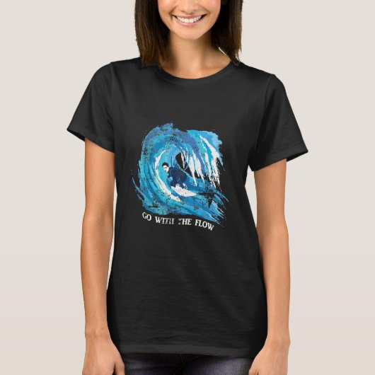 サーフィンはサーファーの流れに動揺して沿って進む Tシャツ (正面)