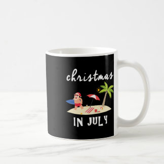 サーフィンを楽しむサンタのクリスマスインジュライギフト コーヒーマグカップ
