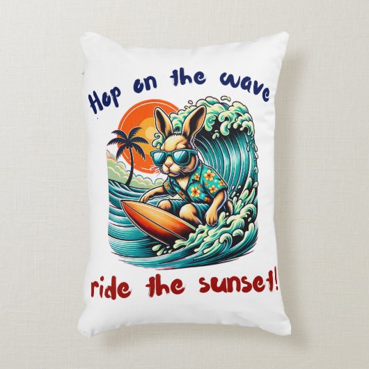 サーフィンバニーとサングラスを夕日の波の下 アクセントクッション (正面(垂直))