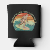 サーフィンビッグフット狩り波足跡を隠す 缶クーラー (裏面)