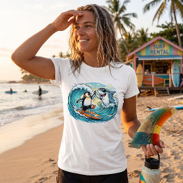 サーフィンペンギンとサメのハイタッチ Tシャツ