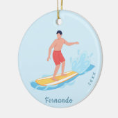 サーフィンボーイサーファー波の名前と年の水に乗る セラミックオーナメント (左)