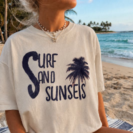 サーフィン 砂 夕焼け ビーチの雰囲気 Tシャツ