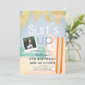 サーフズアップガールサーフボードビーチフォト誕生日 招待状 (スタンド正面)