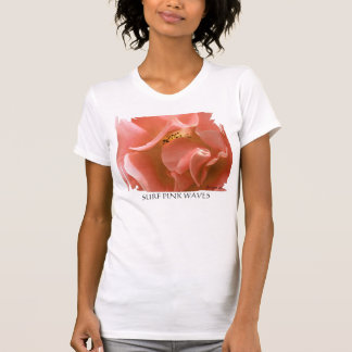 サーフピンク波 – バラ花びらTシャツ Tシャツ
