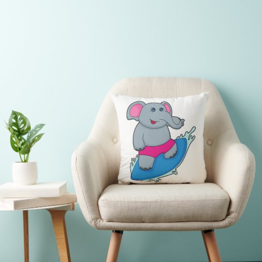 サーフボードで象をサーファーとして クッション (椅子)