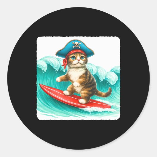 サーフボードに乗った海賊帽の猫。波 ラウンドシール (正面)