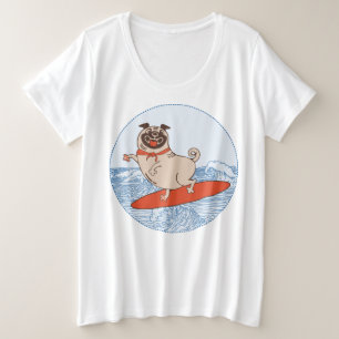 サーフボードに乗って幸せなパグ犬に波 プラスサイズTシャツ