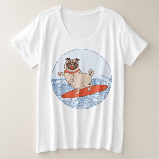 サーフボードに乗って幸せなパグ犬に波 プラスサイズTシャツ (デザイン正面)