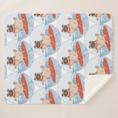 サーフボードのスカーフバンドで波乗りハッピーパグ犬 シェルパブランケット (正面(横))