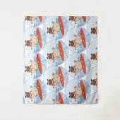 サーフボードのスカーフバンドで波乗りハッピーパグ犬 タペストリー (正面)