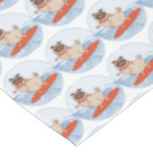 サーフボードのスカーフバンドで波乗りハッピーパグ犬 テーブルクロス (アングル)