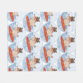 サーフボードのスカーフバンドで波乗りハッピーパグ犬 フリースブランケット (正面(横))