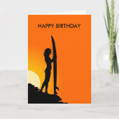 サーフボードのハッピーバースデーの日没のサーファーの女の子 カード (正面)