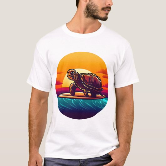 サーフボードの上のカメの夕焼け Tシャツ (正面)