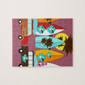 サーフボードはつまらないサーフィンのヒッピーのバンを浜に引き上げます ジグソーパズル (横)