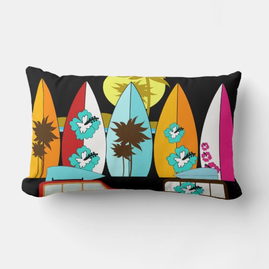 サーフボードはつまらないサーフィンのヒッピーのバンを浜に引き上げます ランバークッション (正面)