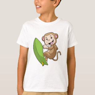 サーフボードを使ったサーファーとしてのサル Tシャツ
