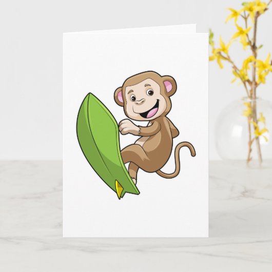 サーフボードを持つサーファーとしてのサル カード (黄色い花)