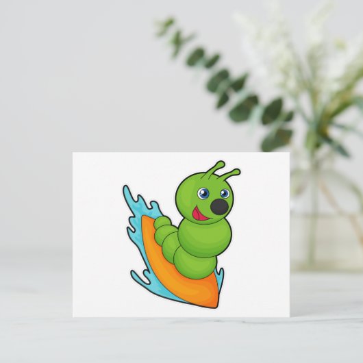 サーフボードを持つサーファーとしての毛虫 ポストカード (スタンド正面)