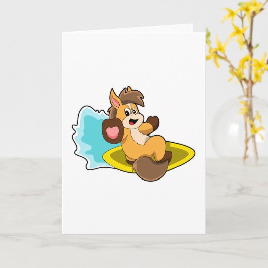 サーフボードを持つサーファー馬 カード (黄色い花)