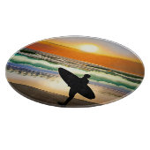 サーフボードサンセットとビーチの男 カッティングボード (角)