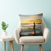 サーフボードサンセットとビーチの男 クッション (椅子)