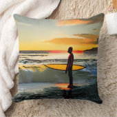 サーフボードサンセットとビーチの男 クッション (ブランケット)